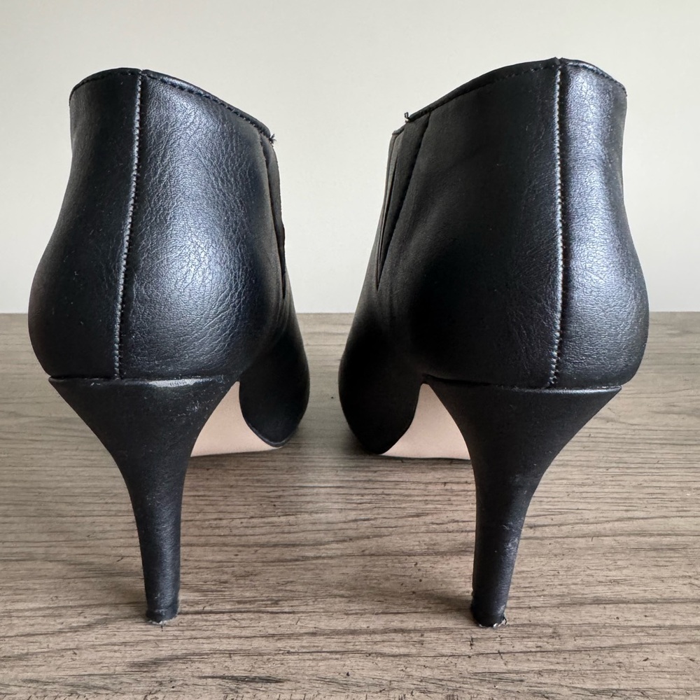 Madden Girl Black Ankle Boots EUC Booties Heeled Boots Ginger Faux Leather 7 - Picture 7 of 13